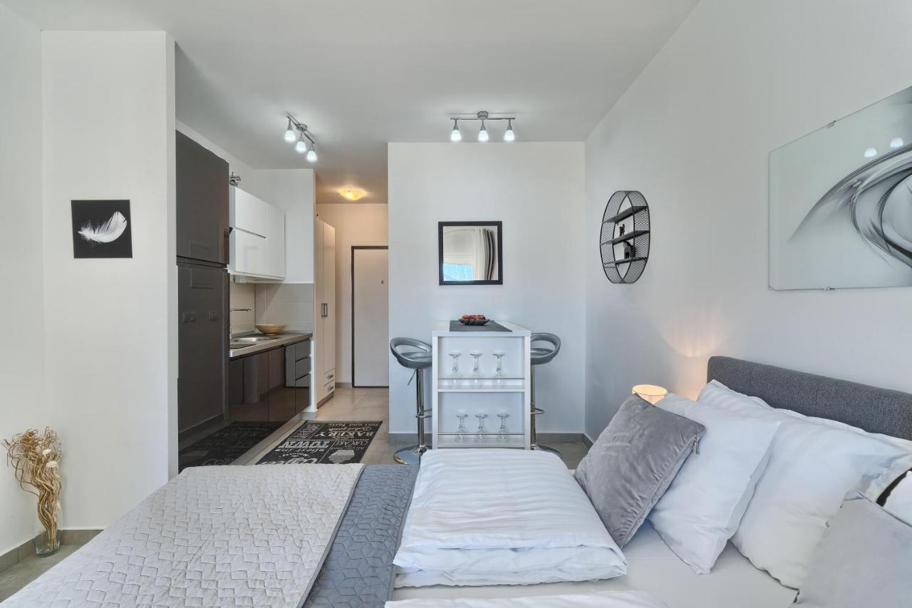 Modern Apartments With Sea View 150 Meters To Beach Каштела Екстер'єр фото