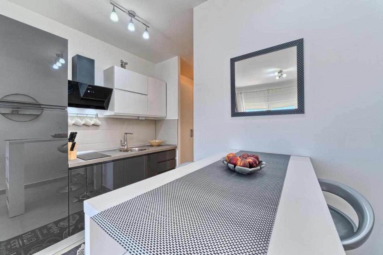 Modern Apartments With Sea View 150 Meters To Beach Каштела Екстер'єр фото