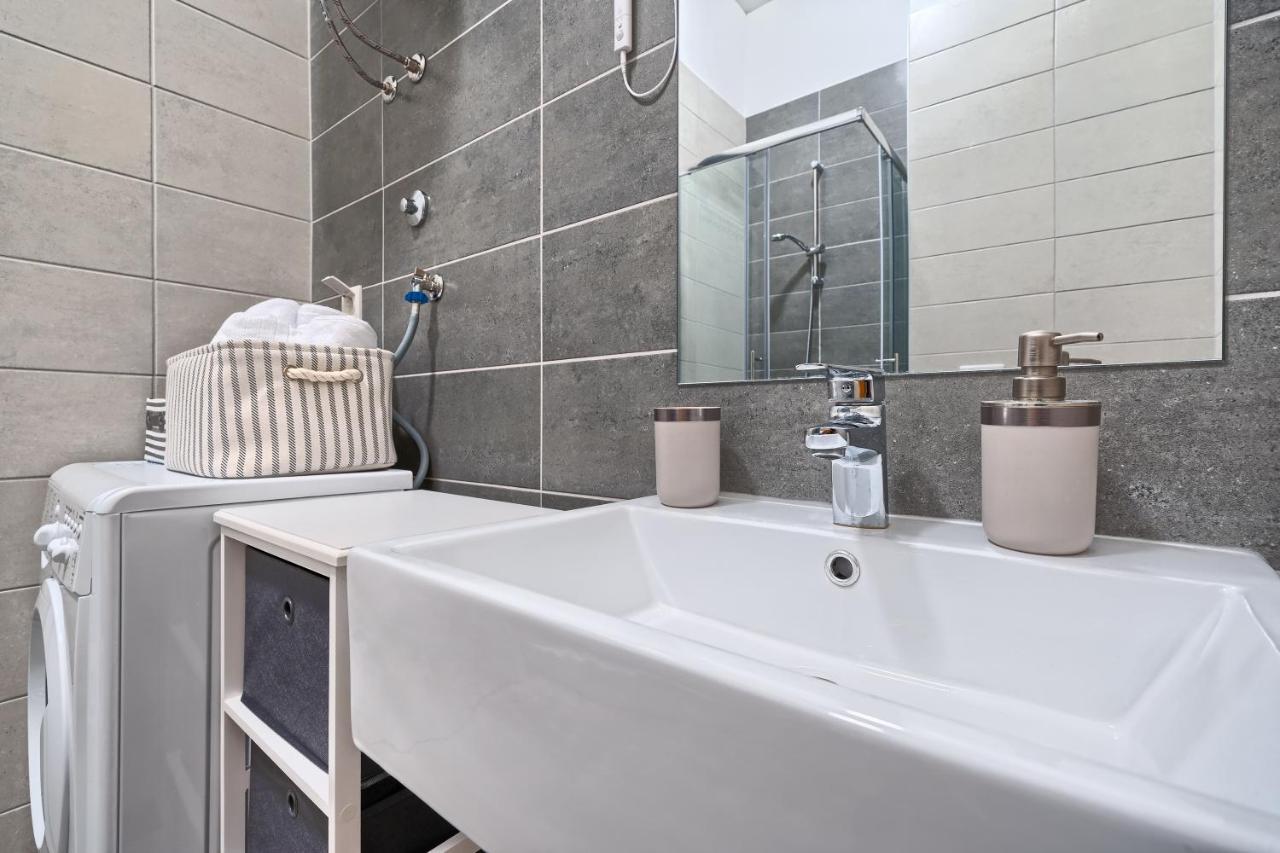 Modern Apartments With Sea View 150 Meters To Beach Каштела Екстер'єр фото