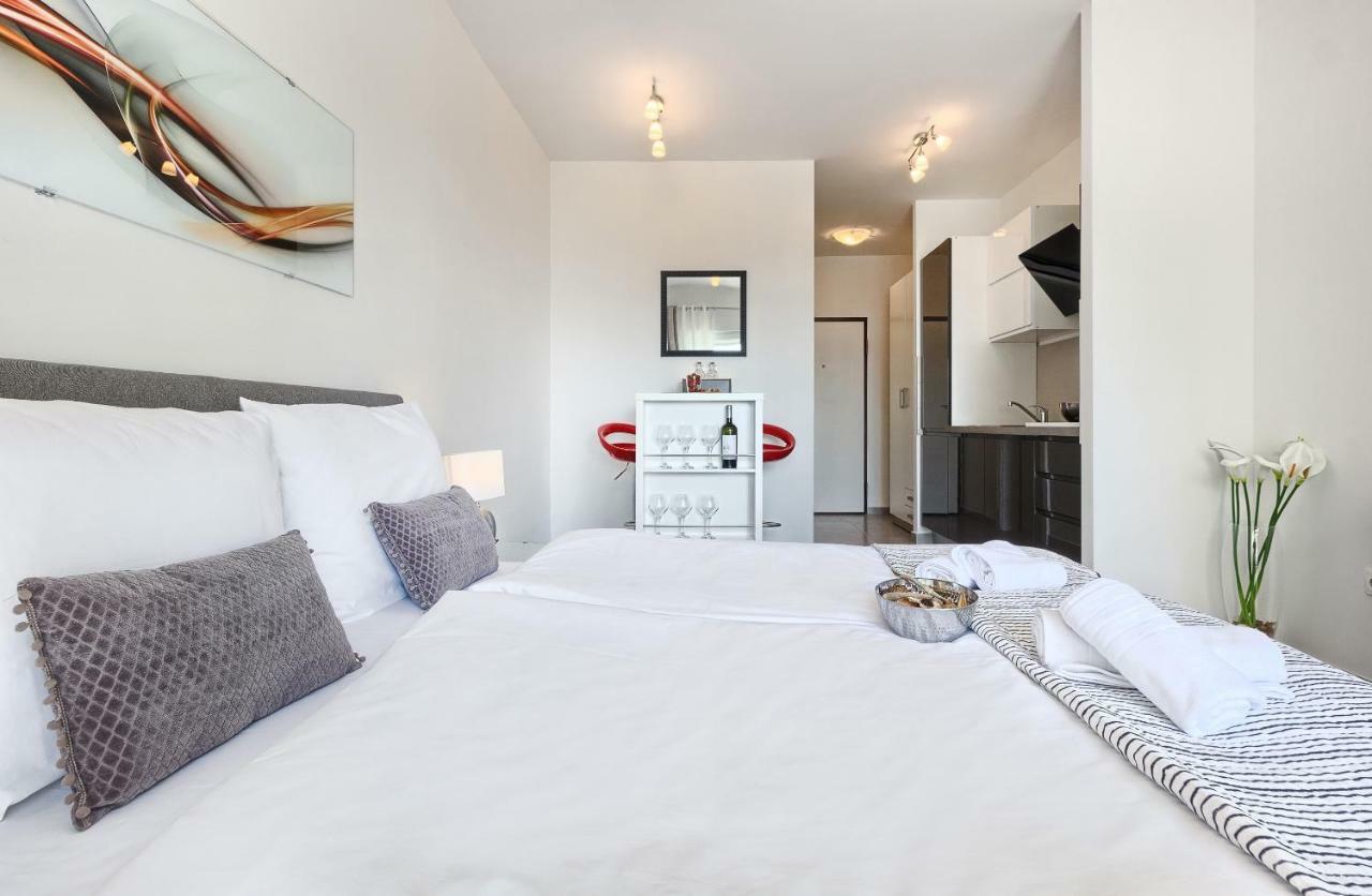 Modern Apartments With Sea View 150 Meters To Beach Каштела Екстер'єр фото