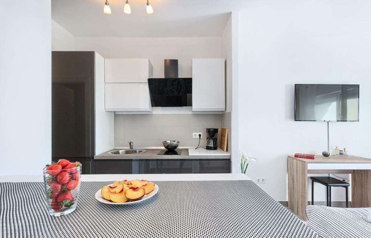 Modern Apartments With Sea View 150 Meters To Beach Каштела Екстер'єр фото