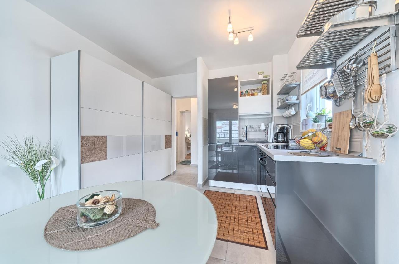 Modern Apartments With Sea View 150 Meters To Beach Каштела Екстер'єр фото