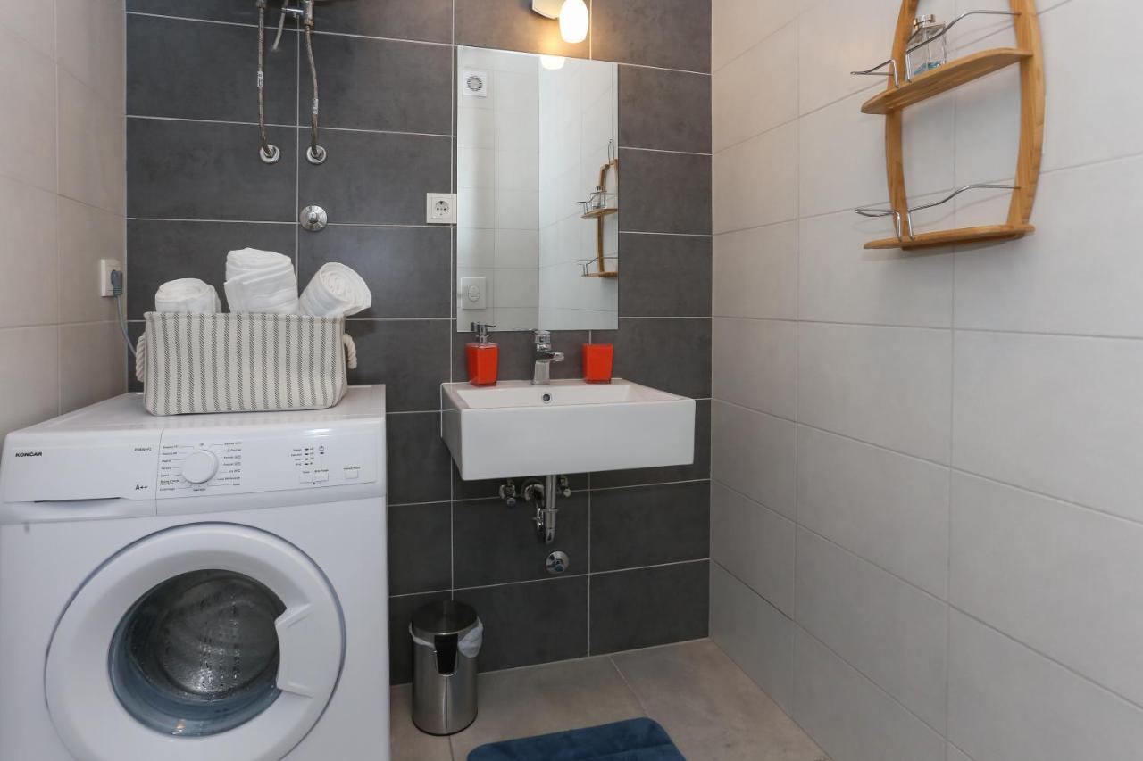 Modern Apartments With Sea View 150 Meters To Beach Каштела Екстер'єр фото